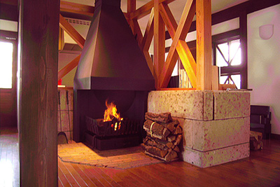 山手の家の暖炉